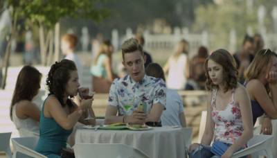 Легко ли быть молодым? (2015)